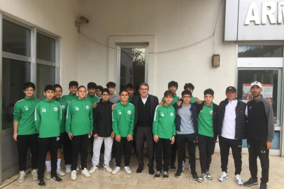 Yalova Armutlu Belediye Başkanı Mustafa Tokat’tan genç sporculara motivasyon ziyareti