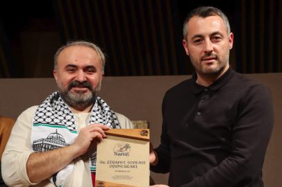 Yalovalılar ‘Ziyafet Sofrası’ ile tiyatroya doydu