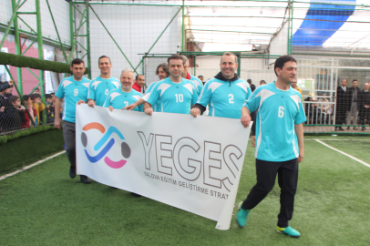 Yalova’da Öğrenciler kurum müdürlerine sahayı dar etti! İyi oynayan kazandı…