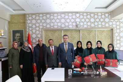 Minik hafızlardan Yalova İl Milli Eğitim Müdürü Halil İbrahim Akmeşe’ye ziyaret