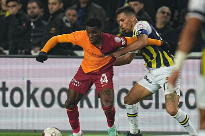 Galatasaray Fenerbahçe derbisi saat kaçta?- Galatasaray Fenerbahçe derbisi şifresiz mi?- Galatasaray Fenerbahçe derbisi hangi kanalda?- Galatasaray Fenerbahçe derbisi kadro belli oldu mu?