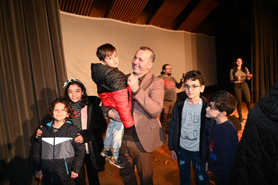Mustafa Tutuk, çocuklarla tiyatroda buluştu