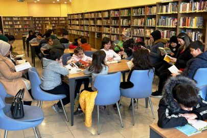 Yalova Altınova’da minikler anneleriyle kitap okudu