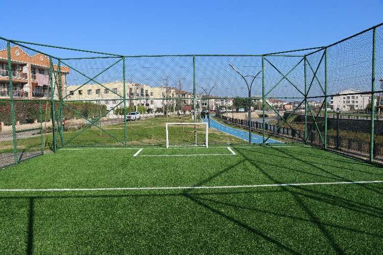 Yalova Adnan Menderes Mahallesi mini halı saha