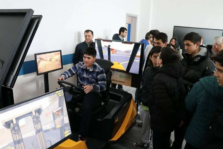 Yalova'da öğrenciler forklift kullandı