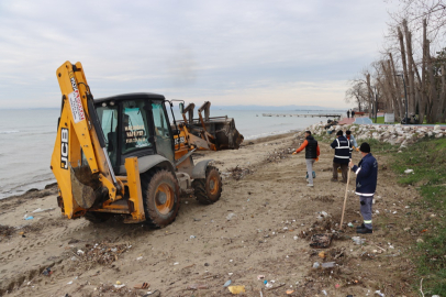 Sahiller aralıksız olarak temizleniyor