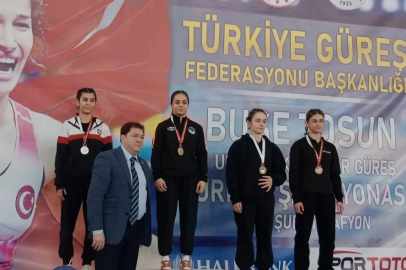 Yalovalı Kadın güreşçiler 5 madalyayla döndü