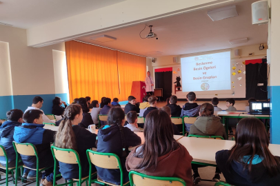 Yalova  Çiftlikköy’de çocuklara ağız, diş sağlığı taraması ve beslenme eğitimi