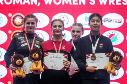 Yalovalı İlayda Çin, Avrupa Güreş Şampiyonu oldu