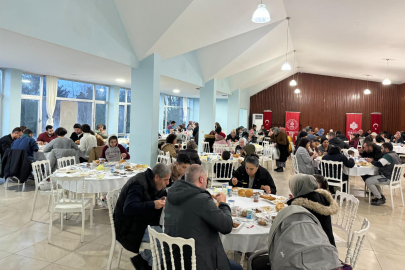İftarda evlere yemek ikramı Sosyal Yardımlaşma ve Dayanışma Vakfından