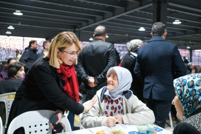 Fazlaca iftarda vatandaşla buluştu