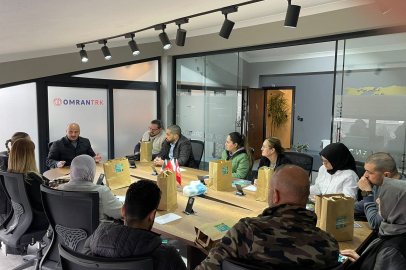 AK Parti Kadıköy Adayı Cem Gümüş, haneleri ziyaret etti