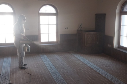 Armutlu’da camiiler dezenfekte edildi