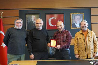 Başkan  Metin Oral’a afet derneğinden plaket