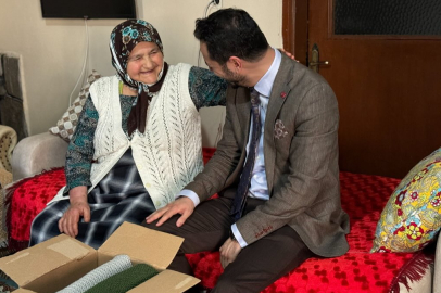 Yalova’dan Hakkâri’deki Komandolara el örgüsü atkılar gönderildi