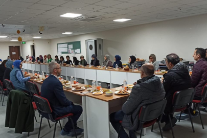Yalova Milli Eğitim Müdürü Akmeşe, öğrencilerin iftar sofrasını paylaşmaya devam ediyor