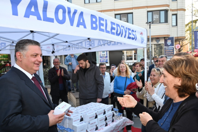 Başkan Gürel Kadir Gecesi vesilesiyle kandil simidi dağıttı