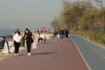 Yalovalılar cumartesi günü güneşli havanın tadını çıkardı