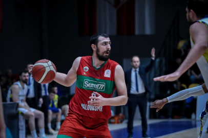 Şampiyon Yalova iç sahada 17/17 yaptı