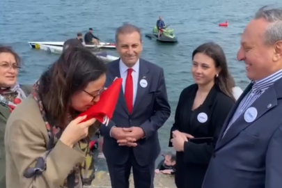 Yalovalı balıkadamlardan Vali Hülya Kaya’ya “Türk Bayrağı” hediyesi