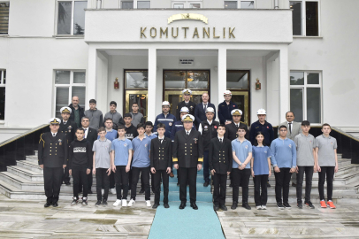 Yalovalı öğrenciler Gölcük Tersanesi Komutanlığını ziyaret etti