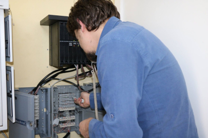 Çınarcık Belediyesinin telefon santraline bakım yapılıyor