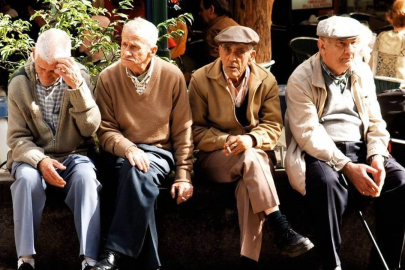 Emekli maaşı zammı yeniden gündemde! En düşük emekli maaşı ne kadar olacak?