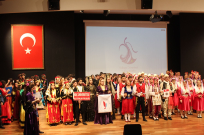 Yalova Üniversitesi Halk Dansları Topluluğu, festival sahnesinde yer aldı