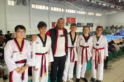 Altınovalı tekvandocular Kocaeli’de kürsüye çıktı