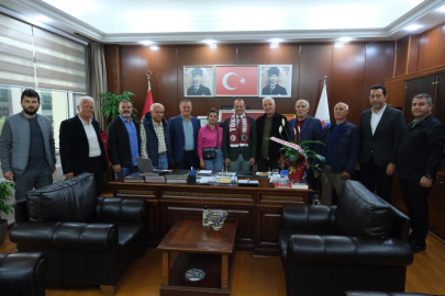 Başkan Adil Yele’ye Tokat atkısı taktılar