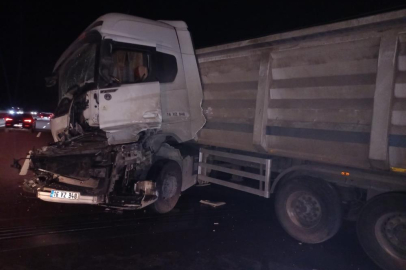 Yalova’da tır kamyona arkadan çarptı 1 kişi yaralandı