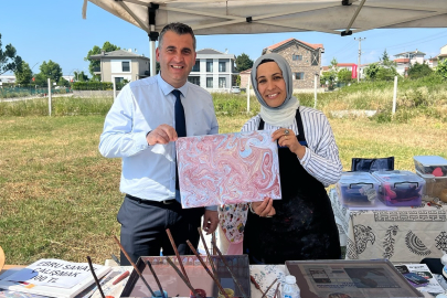 Başkan Yılmaz Tavşan Kadıköy’de kurulan ‘Panayır’da Ebru yaptı