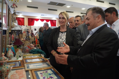 Altınova’da yıl sonu sergisi göz kamaştırdı