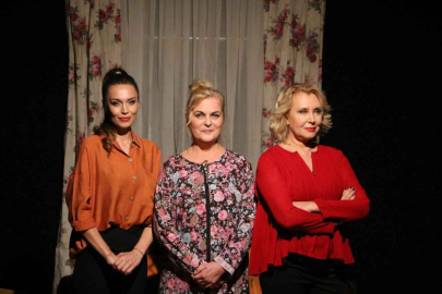 Ödüllü “Etekler ve Pantolonlar” Tiyatro Oyunu Yalova’ya geliyor