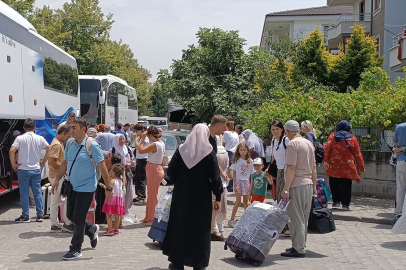 Kutsal topraklardan dönen Yalova hacıları büyük bir sevinçle karşılandı