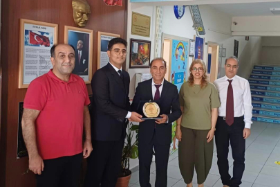 LGS Çınarcık 2’ncisi Ardin Farajzadeh ödüllendirildi