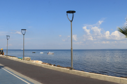 Çiftlikköy Sahili mavi neonlarla aydınlanacak