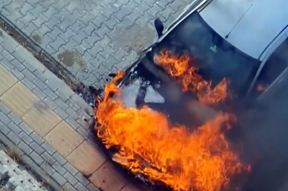 Yalova’da park halindeki araç alevlere teslim oldu