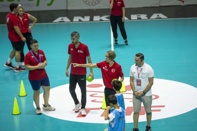 Armutlu Gençlik ve Spor İlçe Müdürü Akalp, Uluslararası Mini Hentbol Seminerine katıldı