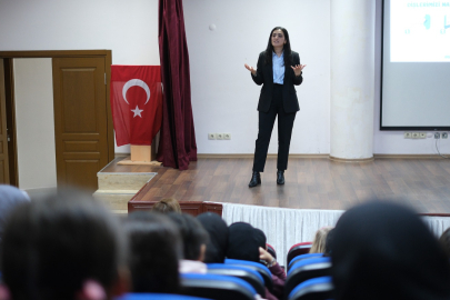 Çiftlikköylü minik öğrenciler ağız sağlığı eğitimi aldı.