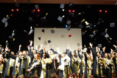 Hukuk Fakültesi’nde mezuniyet coşkusu