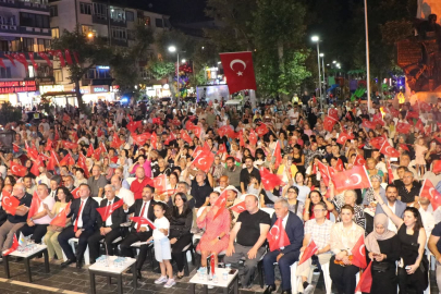 Çınarcık 15 Temmuz Demokrasi ve Millî Birlik Günü’nde tek yürek oldu
