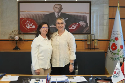 Altınova Sosyal Güvenlik Merkez Müdürü Sevcan Erdemir'den duygusal veda ziyareti