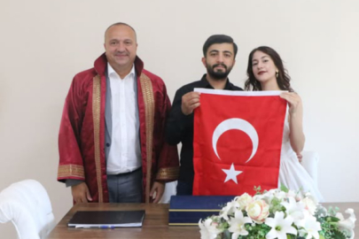 Başkan Kurt, Özlem ve Süleyman çiftinin nikahını kıydı