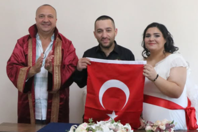 Kurt, Pelin ve Özgür çiftinin mutluluğuna ortak oldu