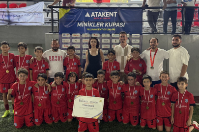 Kent Oyunları’nda Çiftlikköy Belediyespor U11 takımı şampiyon oldu