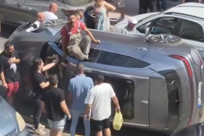 Çınarcık'ta feci kaza! Park halindeki iki otomobile çarparak devrildi