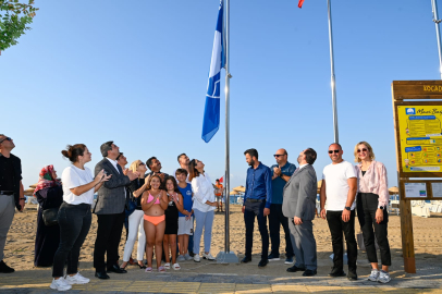 Kocadere Plajı’nda Mavi Bayrak göndere çekildi