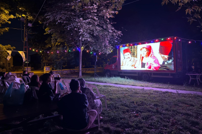 Açık havada sinemanın ilk köy durağı Soğucak oldu