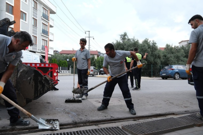 Altınova’da yağmursuyu kanalları temizlendi